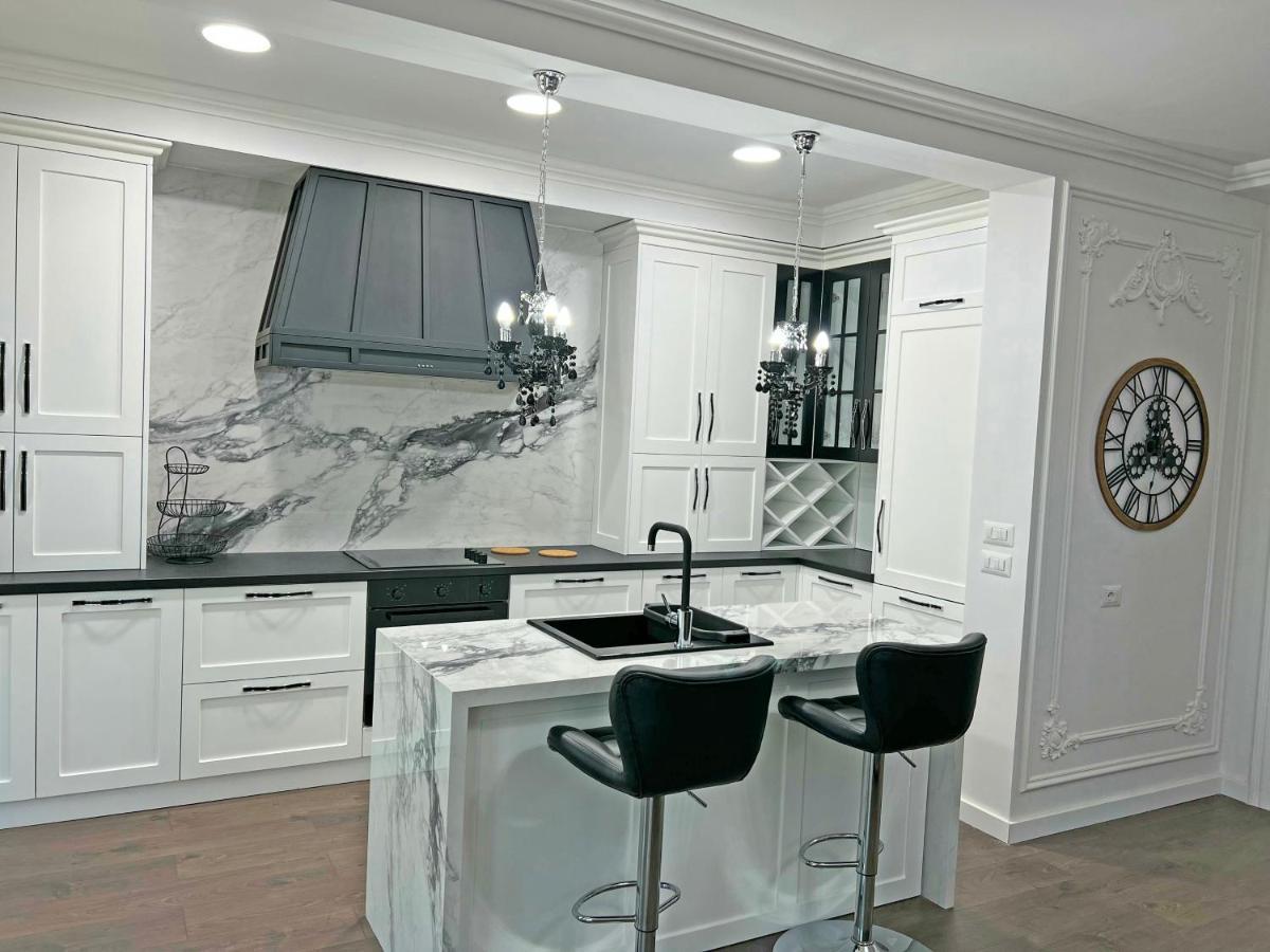 Sea Pearl Apartment Вльора Екстер'єр фото