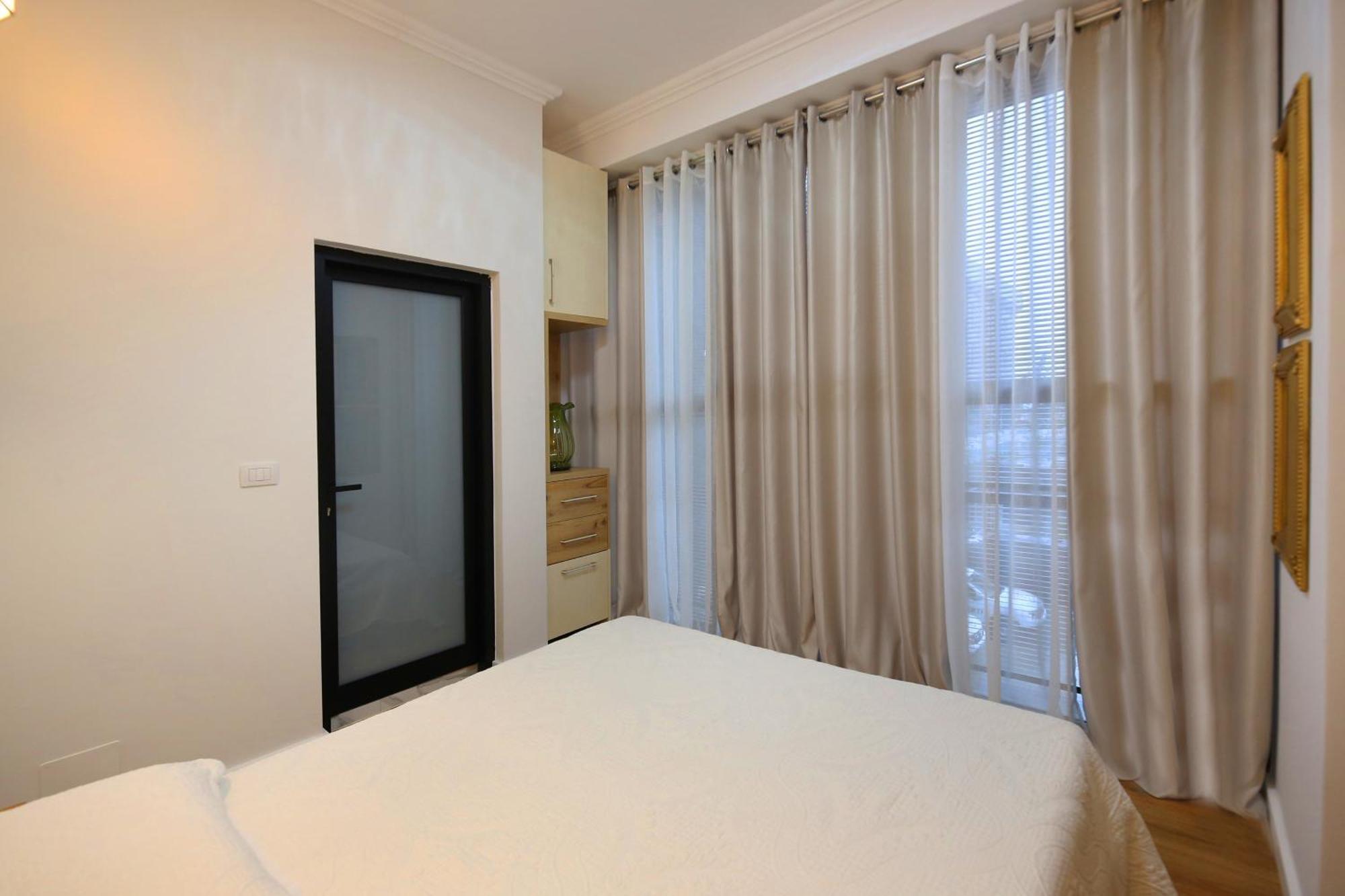 Sea Pearl Apartment Вльора Екстер'єр фото